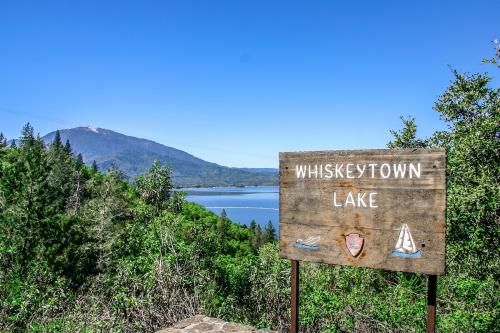 Whiskeytown Lake old-fashioned sign with vista in background (courtesy of WhiskeyTownMarinas.com).